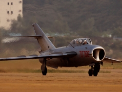 Двухместный учебно-тренировочный самолет JJ-5.
