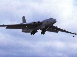 Многоцелевой разведчик и бомбардировщик М-4 «Бизон-С». 