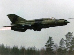 Двухместный учебно-тренировочный самолет МиГ-21U.