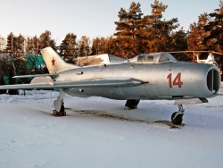 Одноместный всепогодный перехватчик МиГ-19.