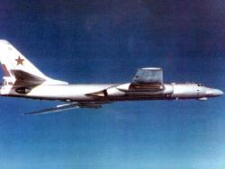 Средний бомбардировщик-ракетоносец Ту-16 «Баджер-В».  