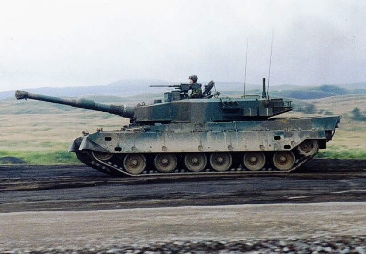 Основной боевой танк тип 90.